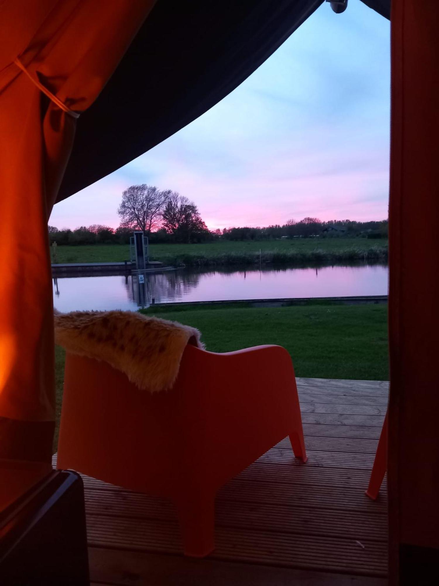 Safari Lodge 'Linge-Zicht' Tiel Kültér fotó